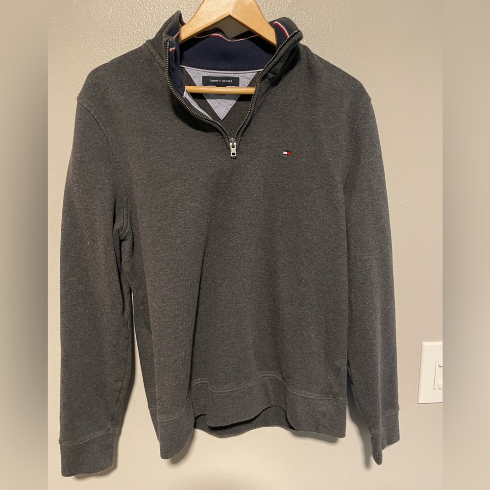 Men’s gray Tommy Hilfiger pullover size medium